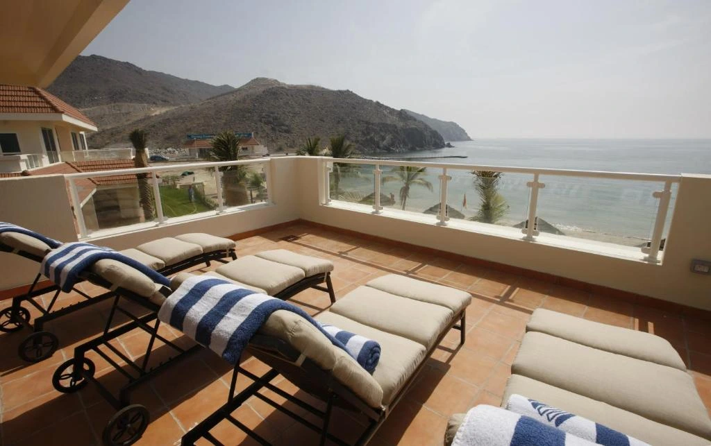 oceanic khorfakkan resort & spa with tabby