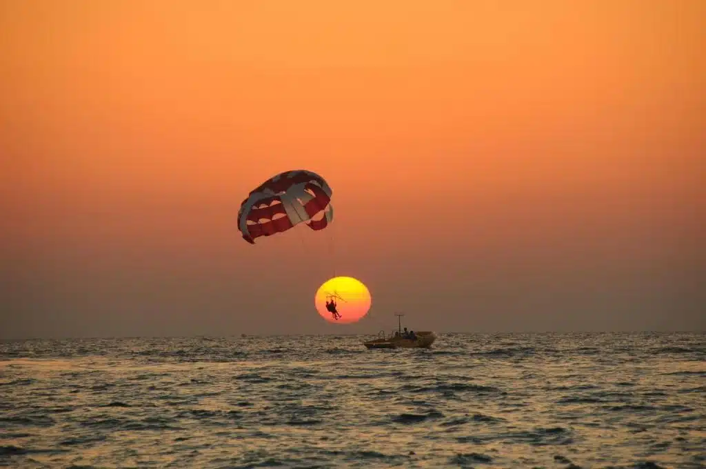 rotana fujairah al aqah paragliding with tamara